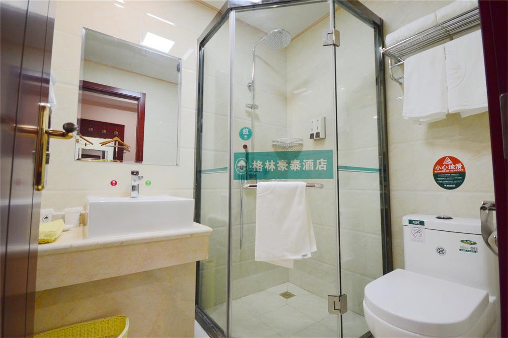 Greentree Inn Hainan Haikou East Train Station East Fengxiang Road Business Hotel Buitenkant foto