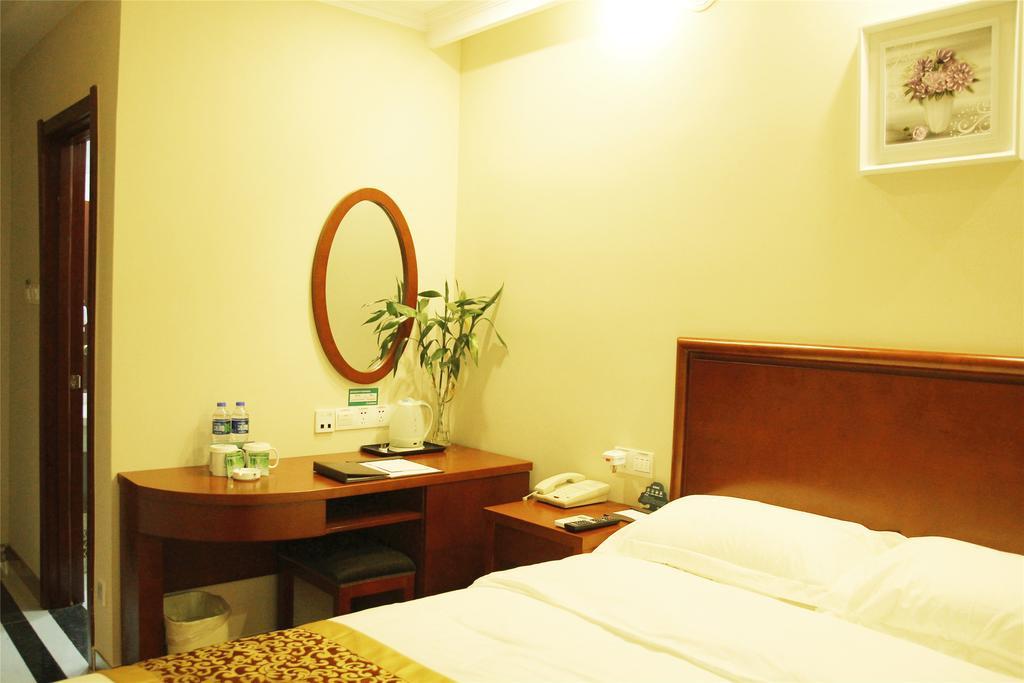 Greentree Inn Hainan Haikou East Train Station East Fengxiang Road Business Hotel Buitenkant foto